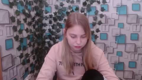 Snapshot of klerkarina chatting on 2, 12, 2024 klerkarina online show from 2, 12, 2024