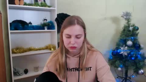 Snapshot of klerkarina chatting on 27, 12, 2024 klerkarina online show from 27, 12, 2024