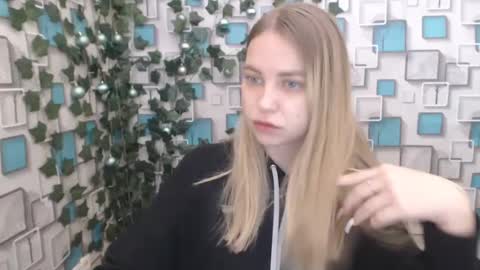 Snapshot of klerkarina chatting on 4, 1, 2025 klerkarina online show from 4, 1, 2025