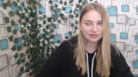 Snapshot of klerkarina chatting on 4, 1, 2025 klerkarina online show from 4, 1, 2025