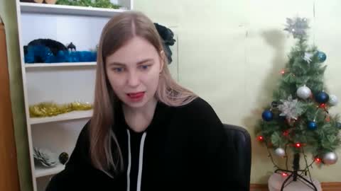 Snapshot of klerkarina chatting on 8, 1, 2025 klerkarina online show from 8, 1, 2025