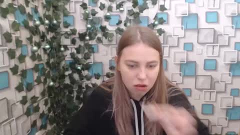 Snapshot of klerkarina chatting on 9, 1, 2025 klerkarina online show from 9, 1, 2025