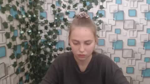 Snapshot of klerkarina chatting on 10, 1, 2025 klerkarina online show from 10, 1, 2025