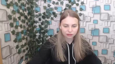Snapshot of klerkarina chatting on 18, 2, 2025 klerkarina online show from 18, 2, 2025