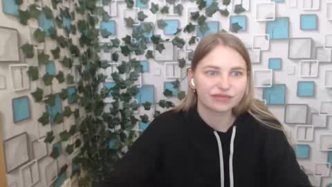 Snapshot of klerkarina chatting on 18, 2, 2025 klerkarina online show from 18, 2, 2025