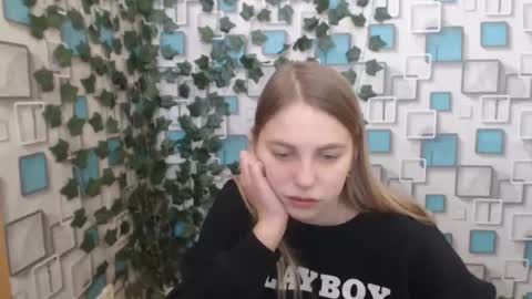 Snapshot of klerkarina chatting on 19, 2, 2025 klerkarina online show from 19, 2, 2025