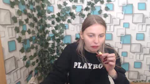 Snapshot of klerkarina chatting on 3, 3, 2025 klerkarina online show from 3, 3, 2025