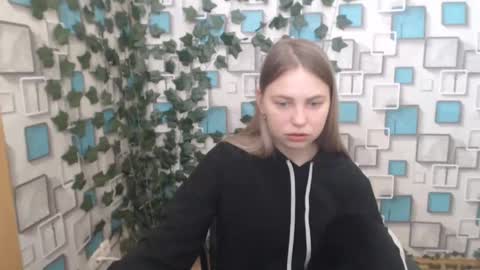 Snapshot of klerkarina chatting on 4, 3, 2025 klerkarina online show from 4, 3, 2025
