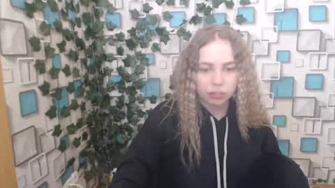 Snapshot of klerkarina chatting on 6, 3, 2025 klerkarina online show from 6, 3, 2025