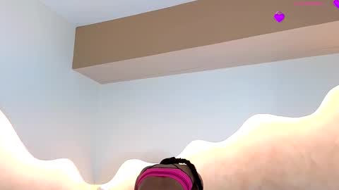 K L O E online show from 20, 10, 2025