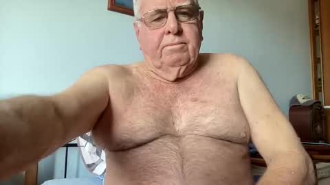Snapshot of knights2001 chatting on 2, 10, 2025 Aussiedude online show from 2, 10, 2025