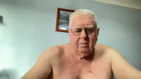 Snapshot of knights2001 chatting on 8, 3, 2026 Aussiedude online show from 8, 3, 2026