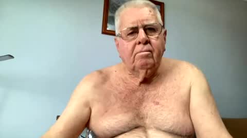 Snapshot of knights2001 chatting on 22, 7, 2026 Aussiedude online show from 22, 7, 2026