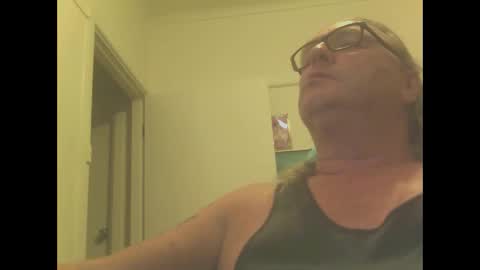 Snapshot of knobout chatting on 10, 12, 2024 knobout online show from 10, 12, 2024