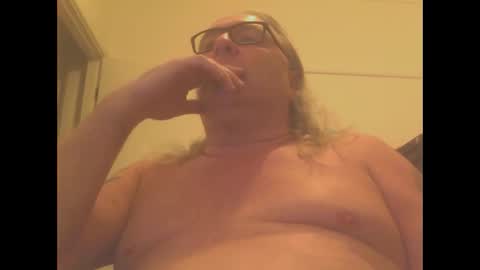 Snapshot of knobout chatting on 5, 1, 2025 knobout online show from 5, 1, 2025