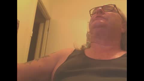 Snapshot of knobout chatting on 4, 3, 2025 knobout online show from 4, 3, 2025