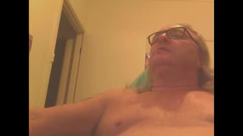 Snapshot of knobout chatting on 5, 3, 2025 knobout online show from 5, 3, 2025