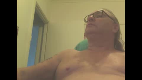 Snapshot of knobout chatting on 10, 3, 2025 knobout online show from 10, 3, 2025