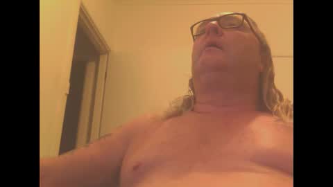 Snapshot of knobout chatting on 10, 3, 2025 knobout online show from 10, 3, 2025
