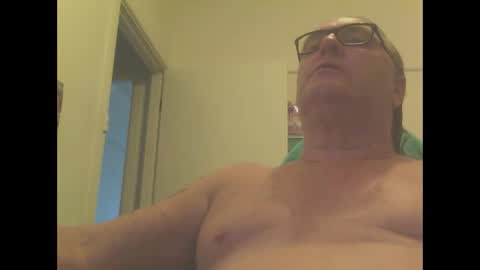 Snapshot of knobout chatting on 11, 3, 2025 knobout online show from 11, 3, 2025