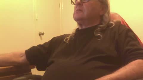 Snapshot of knobout chatting on 7, 7, 2026 knobout online show from 7, 7, 2026