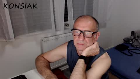 Snapshot of konsiak chatting on 12, 9, 2025 Komsiak online show from 12, 9, 2025