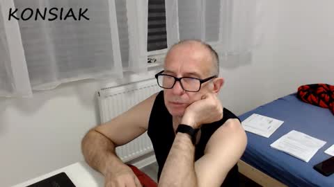 Snapshot of konsiak chatting on 13, 10, 2025 Komsiak online show from 13, 10, 2025