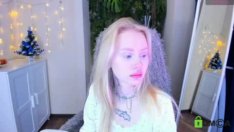 Snapshot of kris_grant chatting on 5, 1, 2025 kris_grant online show from 5, 1, 2025