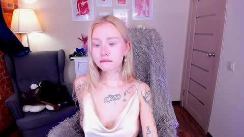 Snapshot of kris_grant chatting on 12, 1, 2025 kris_grant online show from 12, 1, 2025