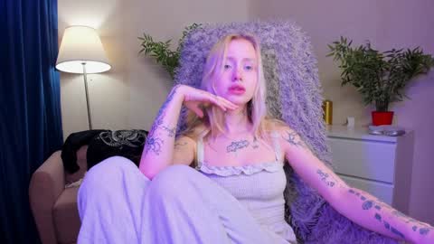 Snapshot of kris_grant chatting on 25, 1, 2025 kris_grant online show from 25, 1, 2025