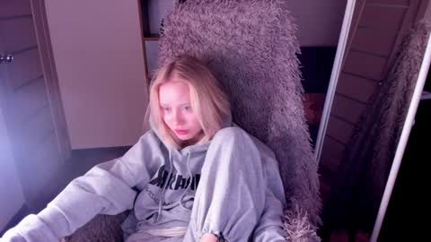 Snapshot of kris_grant chatting on 26, 1, 2025 kris_grant online show from 26, 1, 2025
