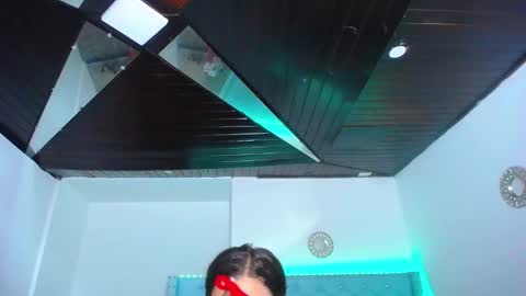 kriss_sweetboobs online show from 4, 1, 2025