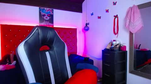 kriss_sweetboobs online show from 23, 11, 2025