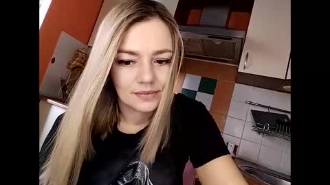 KrissSexi online show from 24, 2, 2025