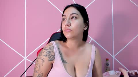 Snapshot of krissttal__ chatting on 4, 10, 2025 kristal online show from 4, 10, 2025