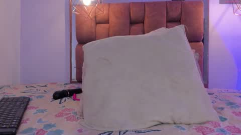 Snapshot of kristakinnky chatting on 23, 9, 2025 BETANIA online show from 23, 9, 2025