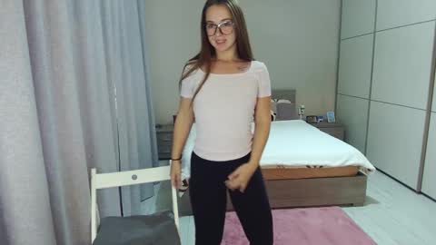 Snapshot of kristall_xxx chatting on 2, 10, 2025 twitter    Annemarye 23 online show from 2, 10, 2025