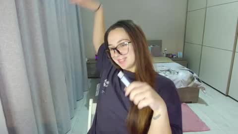 Snapshot of kristall_xxx chatting on 27, 10, 2025 twitter    Annemarye 23 online show from 27, 10, 2025