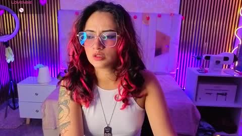 kristen_tay online show from 10, 4, 2026