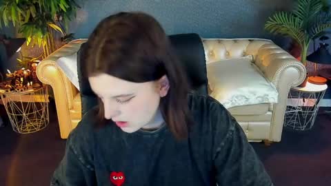 kristifoxy online show from 11, 5, 2026