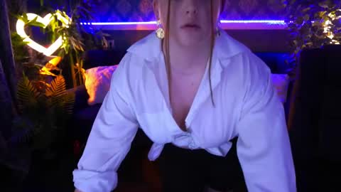 kristimoons online show from 4, 3, 2025