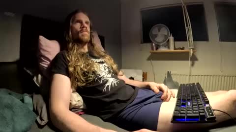 Snapshot of krullz123 chatting on 14, 12, 2025 Krullz online show from 14, 12, 2025