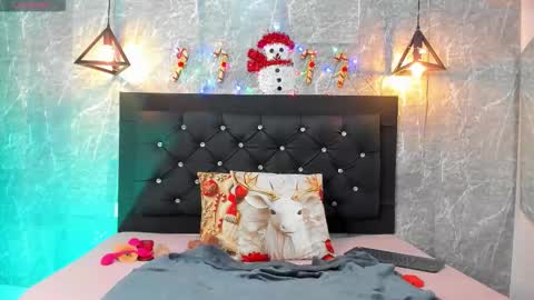 Kystal Taylor online show from 5, 12, 2025