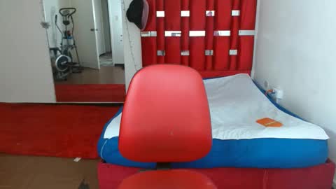 KRYSTAL THOMSON online show from 28, 10, 2025