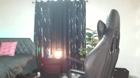 Snapshot of krystalblakexxx chatting on 18, 4, 2026 Krystal Blake online show from 18, 4, 2026