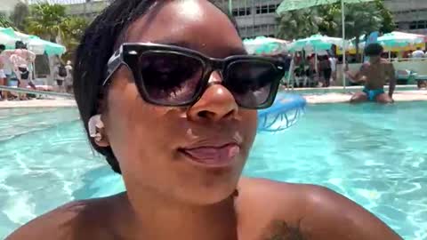 Snapshot of krystalblakexxx chatting on 12, 5, 2026 Krystal Blake online show from 12, 5, 2026