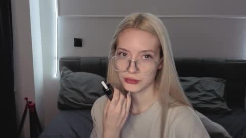 Snapshot of kvetapin chatting on 18, 12, 2025 Bella and Alexandra online show from 18, 12, 2025