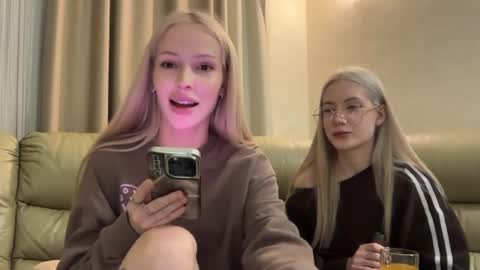 Snapshot of kvetapin chatting on 8, 5, 2026 Bella and Alexandra online show from 8, 5, 2026