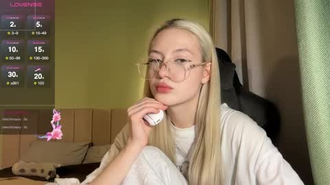 Snapshot of kvetapin chatting on 25, 5, 2026 Bella and Alexandra online show from 25, 5, 2026
