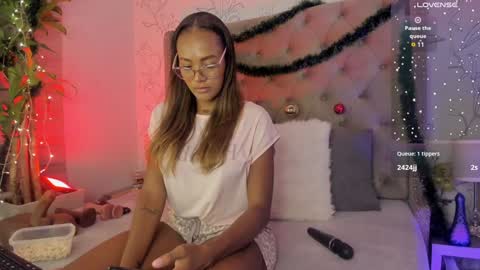 Snapshot of kyaraebony_ chatting on 2, 1, 2025 kyaraebony_ online show from 2, 1, 2025